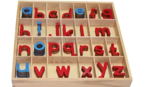 Alfabeto móvil pequeño de madera (rojo y azul) (PREVENTA)